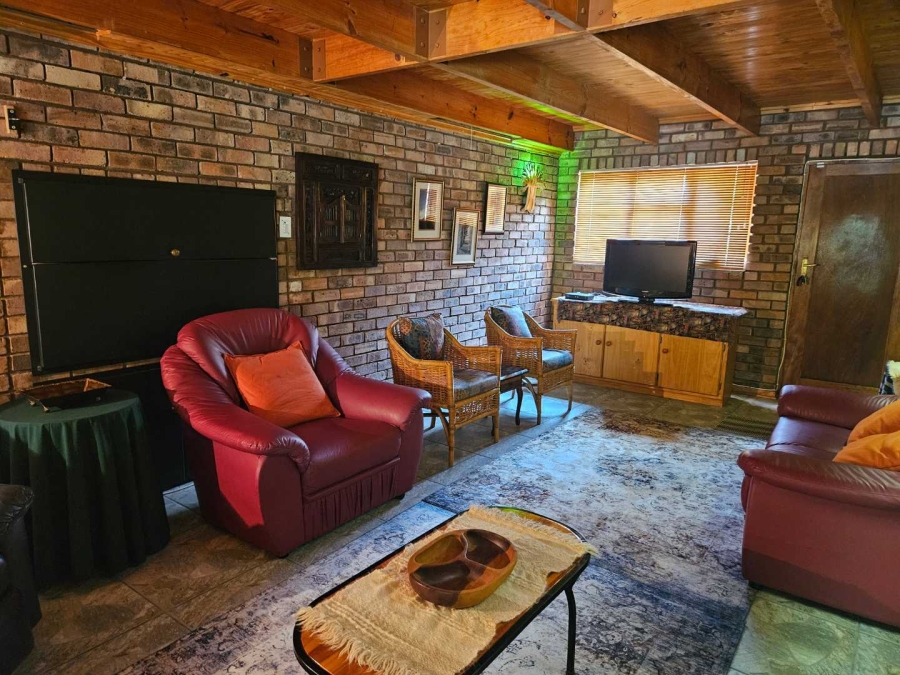 4 Bedroom Property for Sale in Leeudoringstad North West